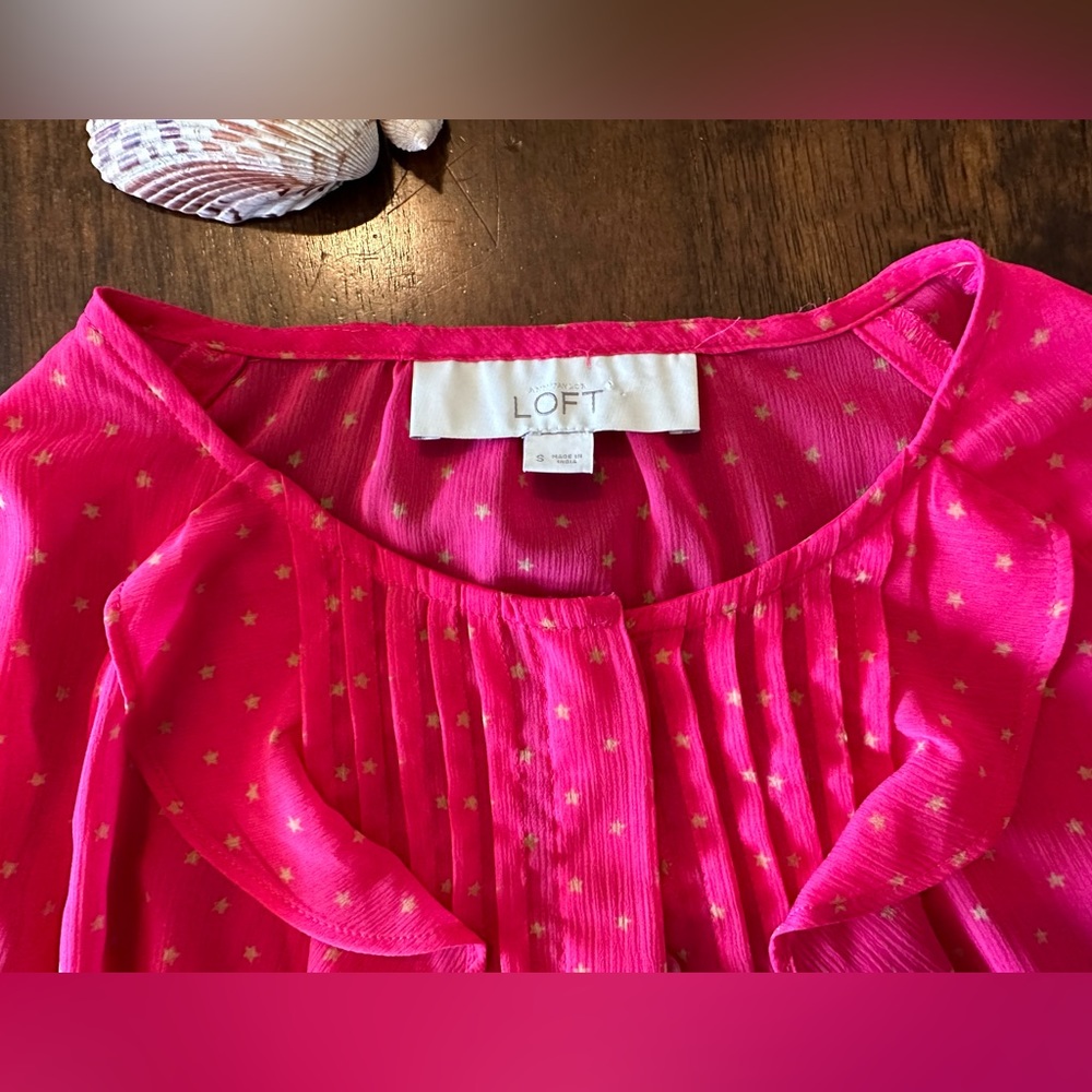 Ann Taylor LOFT sheet pretty in pink blouse! Size: Small
